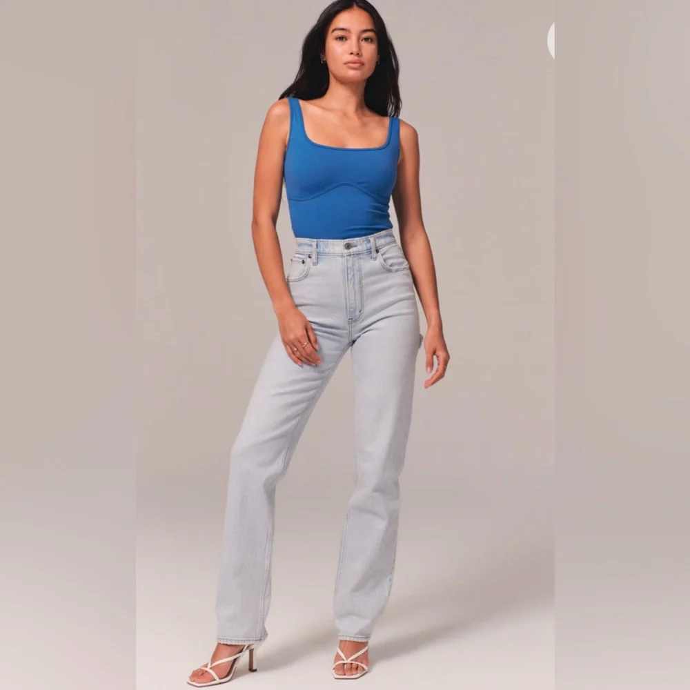 Abercrombie & Fitch Ultra High Rise 90s Straight Carpenter Jean - Picture 2 of 5